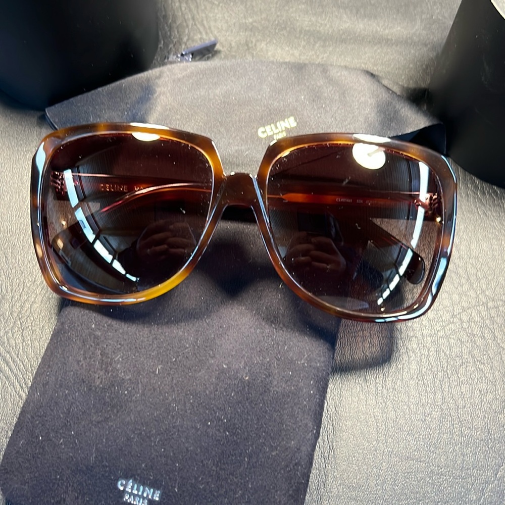 Celine CL401461 Sunglasses in tortoise shell